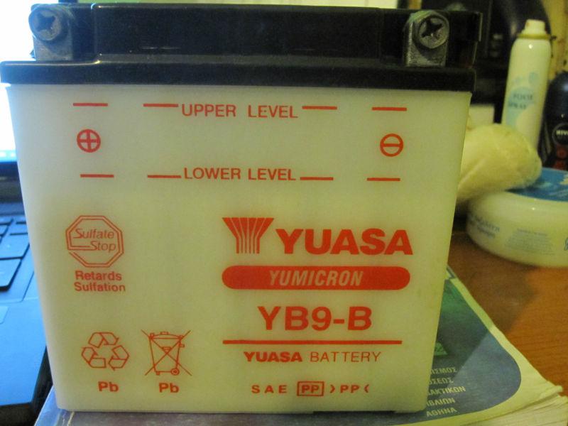 Piaggio vespa et4 125 2000-2004 yuasa battery yb9-b , 12v , 9 ah