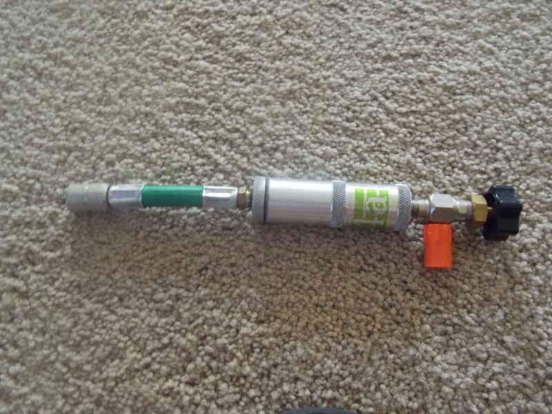 Ac refrigerant system oil and dye injector r134a-1/2 oz