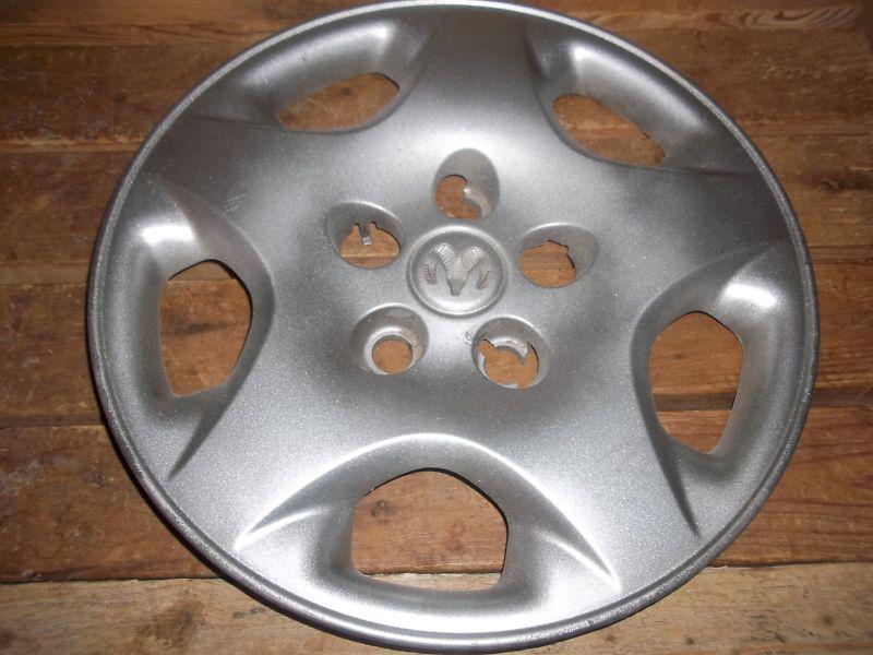 * 16 inch factory hubcap - dodge - caravan - 2001-2007