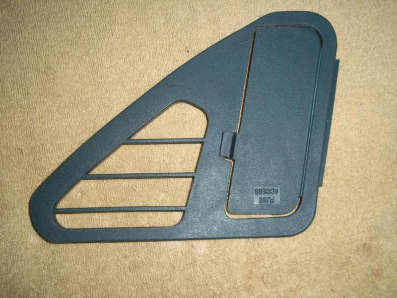 95-99 gm oldsmobile aurora fuse and vent trim bezel