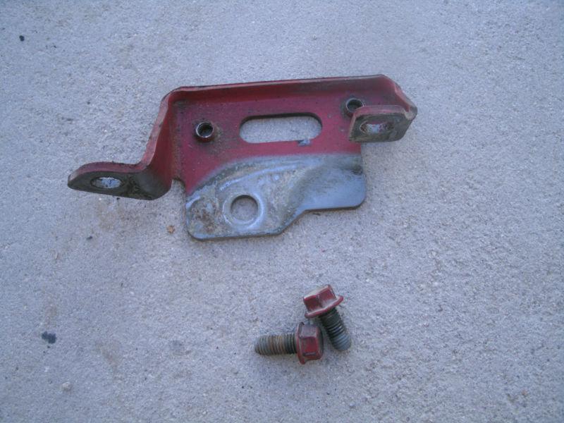 1987 camaro v8 5.0l 305 front l/h driver side sway stabilizer bar bracket