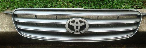 03-04 toyota corolla grill oem