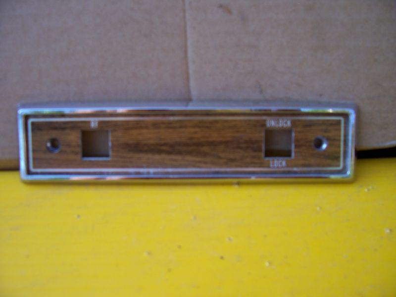  sale  right front  window switch  and door lock cover for 1988 jeep wagoneer