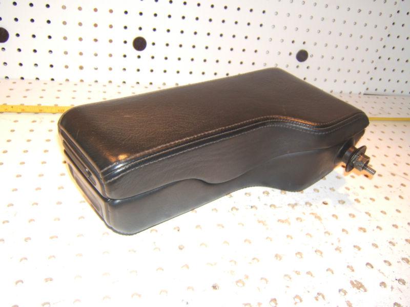 Audi 1996 a6  wagon black leather armrest/opening console. 