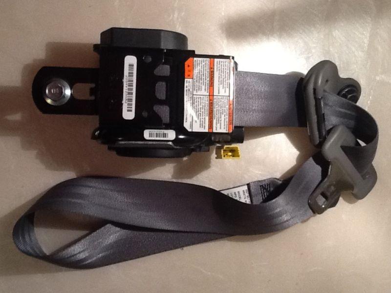 /// 2009 honda odessey front right passenger seatbelt gray !!!