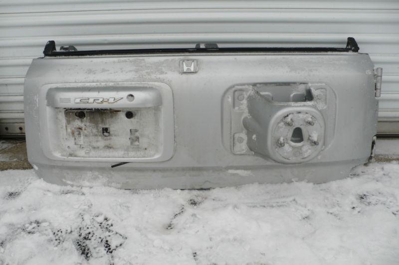 97,98,99,00,01 honda cr-v rear back door/tail gate lift hatch silver