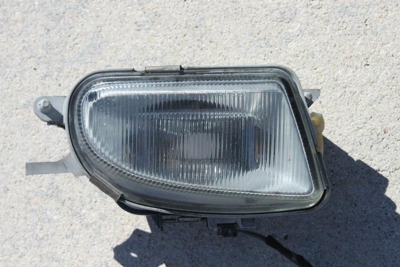 98-04 mercedes e430 e320 clk320 slk230 - fog light oem rh passenger side (right)