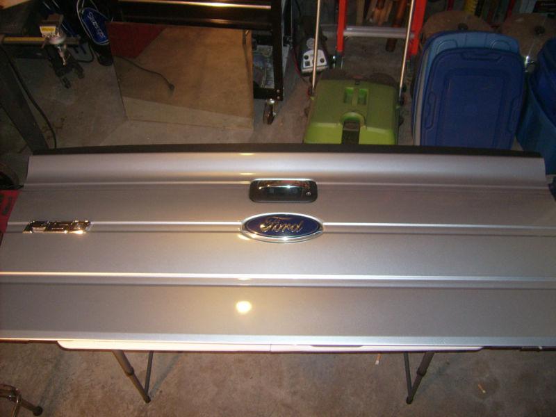 Ford f-150 tail gate fits 2009, 2010, 2011, 2012 excellent condition!