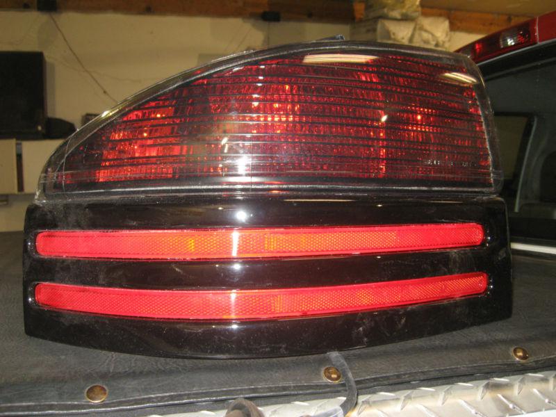 1993-1997 dodge intrepid left tail light assy.