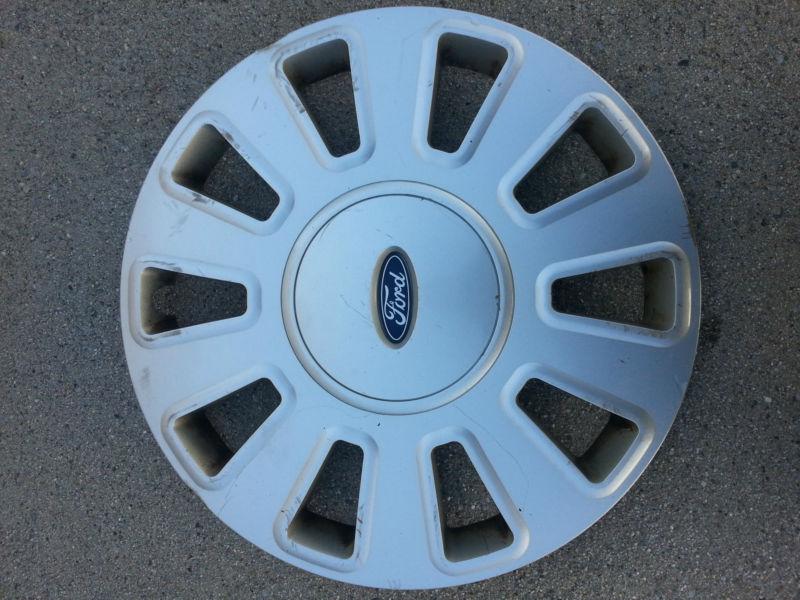 Oem ford crown vic hub cap 