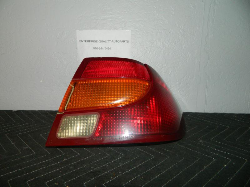 Oem 1999-2001 honda odysse right / passenger  side tail light assembly