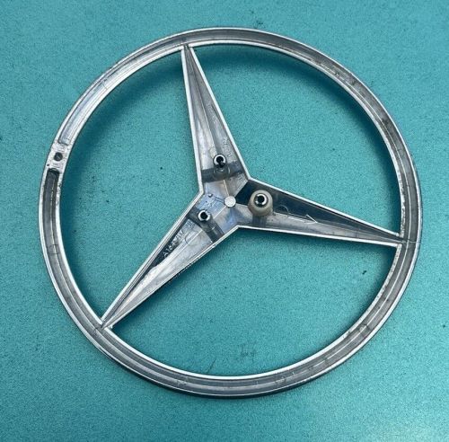 Mercedes emblem