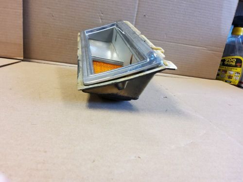 1980-1989 lincoln town car pass right front side marker signal light w/ bezel 1