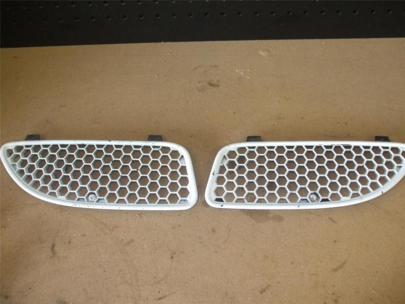 Grand am front bumper grill inserts oem ~ pair 22644244 & 22644245