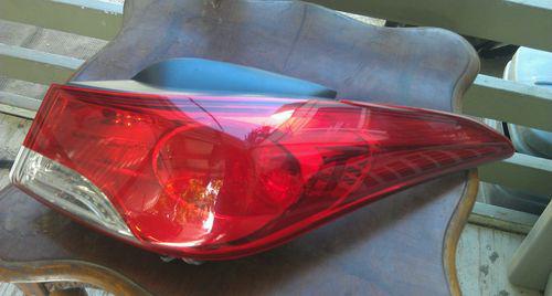 2011-2013 hyunday elantra right/pasenger side tail light genuine 