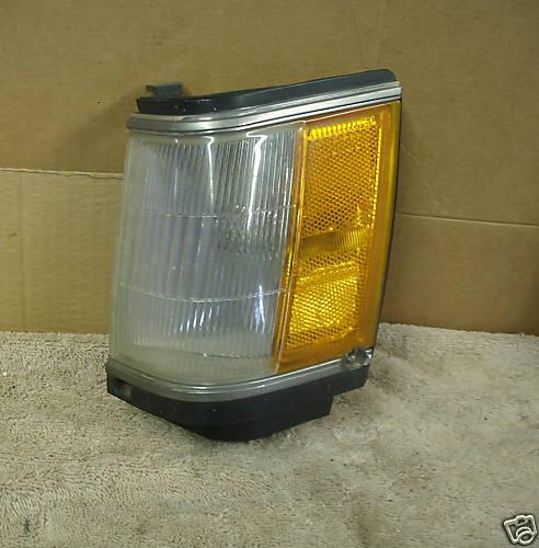 1985-86 toyota camry  front corner light,l.h.,o.e.m.