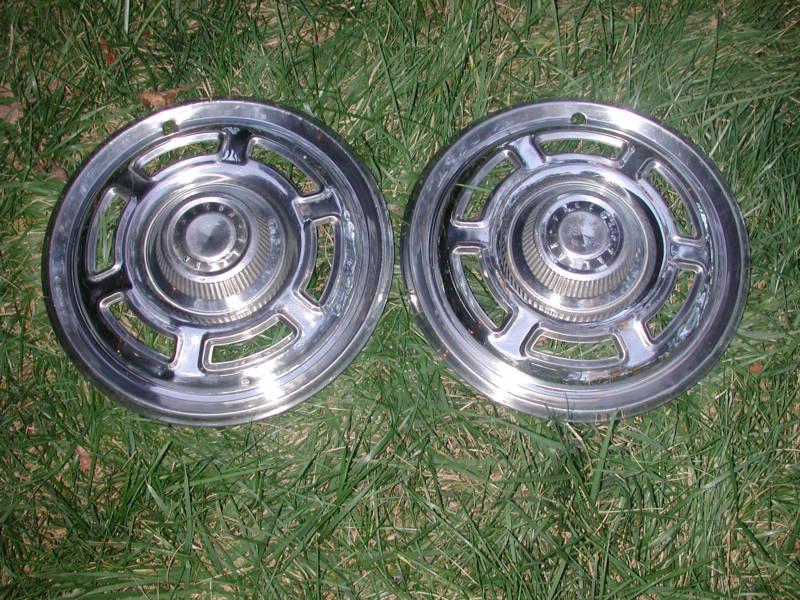 Vintage ford falcon hubcaps>maybe a 1966 ??>minor damage>would clean nicely