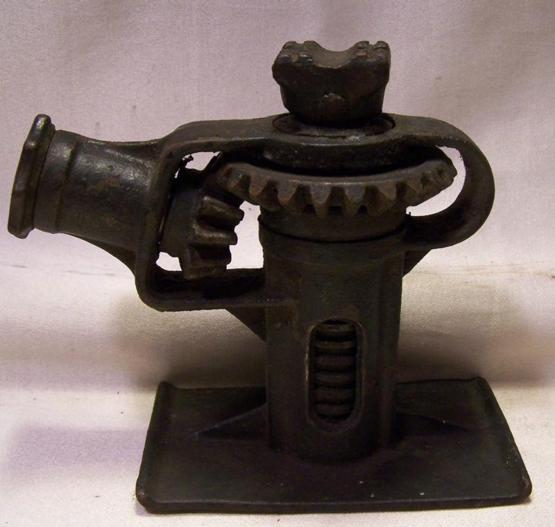 Vintage antique ford gear driven 990 car auto jack