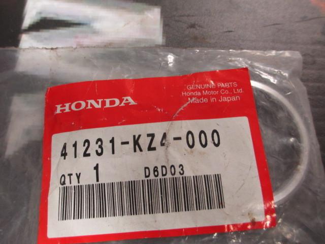 X410 nos honda cr125r cr250r cr500r wheel bearing retainer p/n 41231-kz4-000