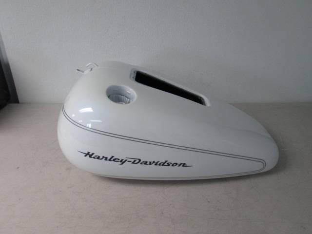 Used harley-davidson 2007 softail deuce fuel gas tank, fuel injected white w p/s