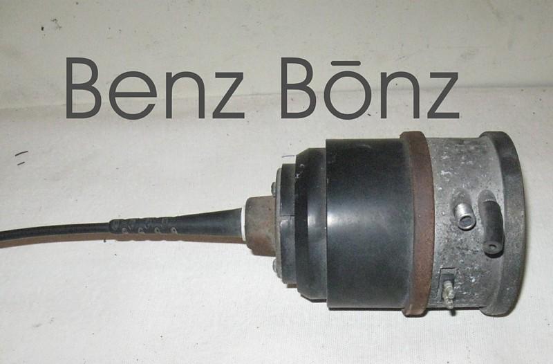 Vacuum actuator cruise control  early 300d mercedes w123