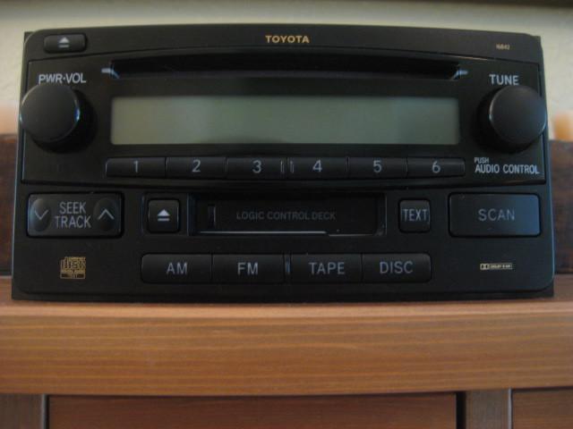 04 - 2007 toyota highlander am/fm radio cd  stereo audio player  oem