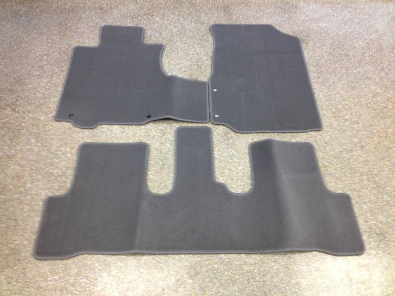 2007-2011 crv carpet floor mat set. gray nh661l