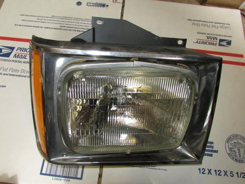 82-87 88 89 90 91 92 93 s10 pickup passenger right rh r. headlight w/chrome trim