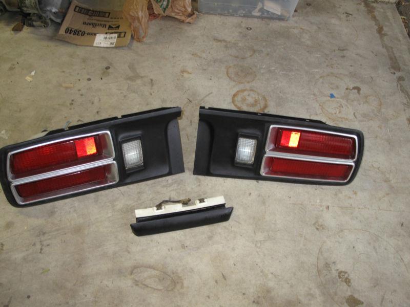 Datsun nissan 280z s30 coupe oem taillight tail light assembly complete '75-78