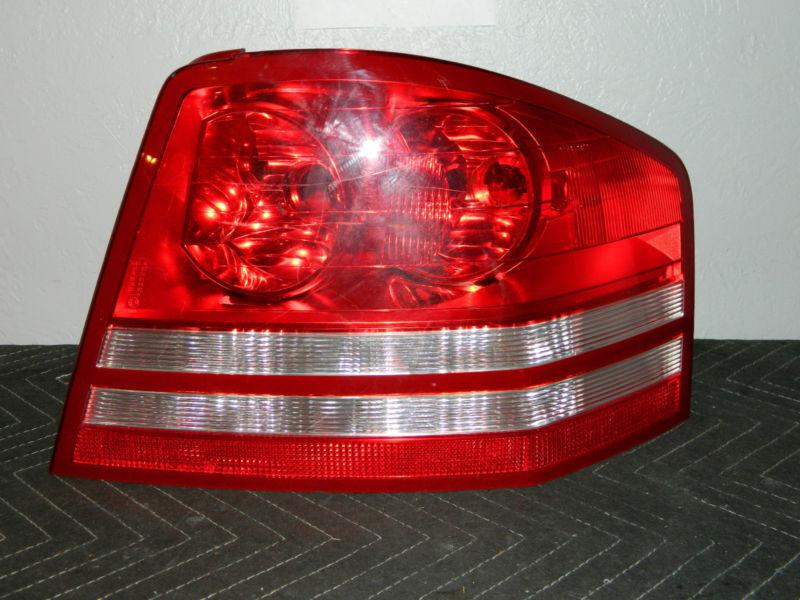 Oem 2001-2006 chrysler sebring right /  passenger side tail light assembly 