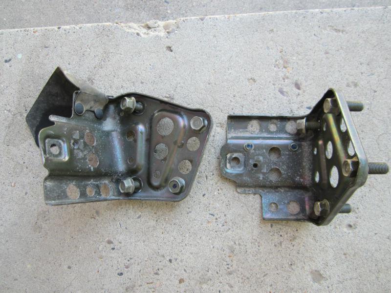 Right and left footrest brackets--2007 yamaha majesty scooter