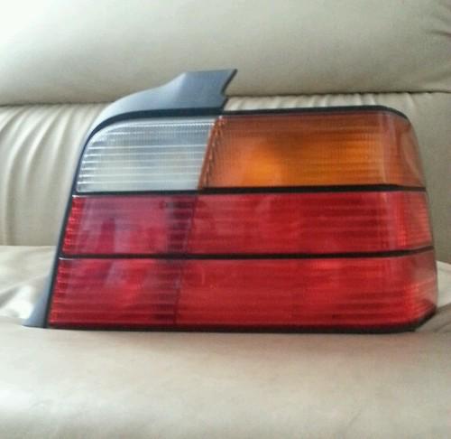 Bmw e36 oem sedan passenger tail light 325i 328i 318i 4 door