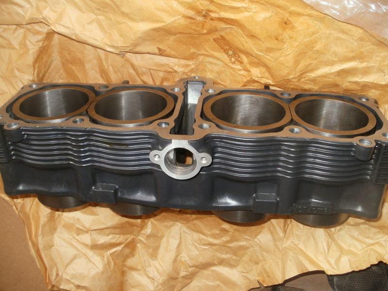 Gsx-r1100 1995  cylinder 11210-46e00 suzuki new oem