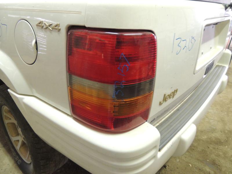 93 94 95 96 97 98 jeep grand cherokee l. tail light 427920