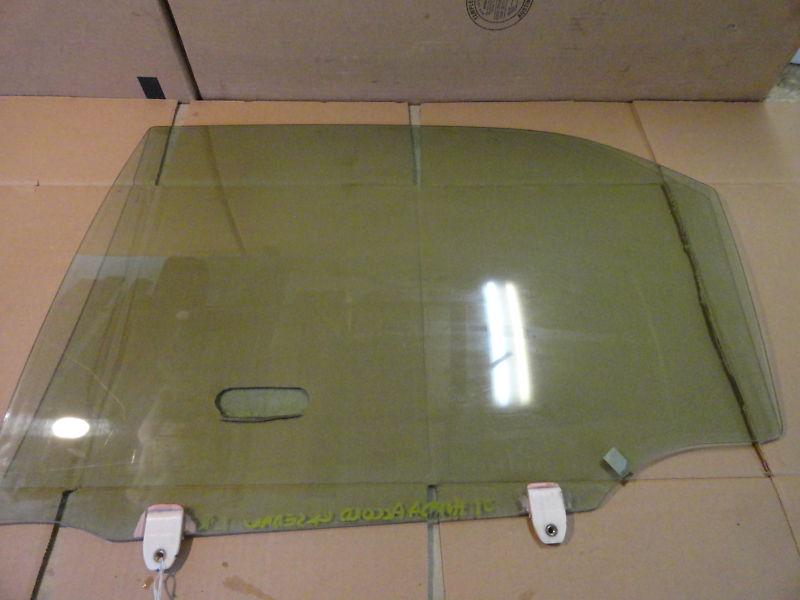 98,99,01, 02 honda accord lx sedan left rear door window glass lh side