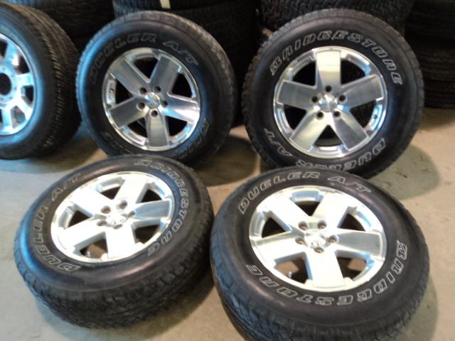 Factory 18" jeep aluminum wheels 5x5 and bridgestone tires 255/70r18 oem