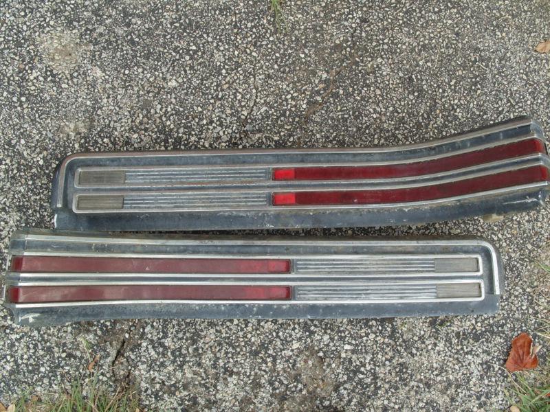 68 lesabre 400 l-r tail light assembly