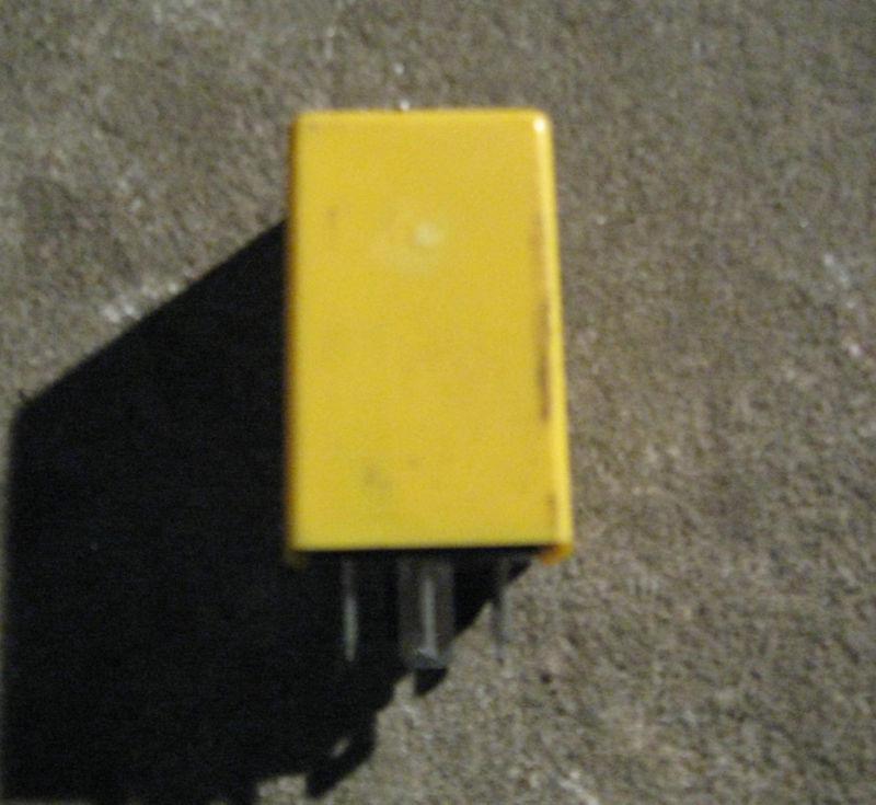 Mopar chrysler flasher  relay 50732   04686795 yellow 9 prong dodge plymouth