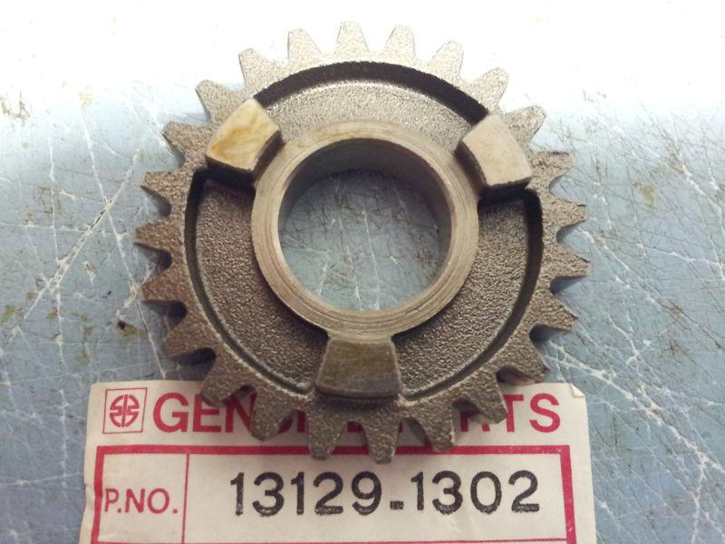 Kawasaki kx125 b -1982 5th drive gear input 13129-1302 nos