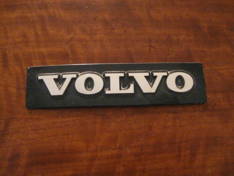 Metal volvo side fender emblem 