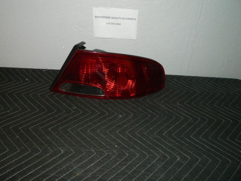 Oem 2001-2006 dodge stratus right/passenger side tail light assembly