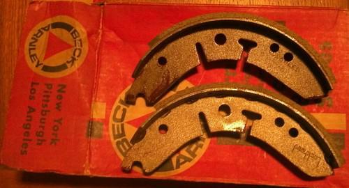 Front brake shoes set bsa b25 b50 a65 a75 triumph t120 tr6 t150 trident 