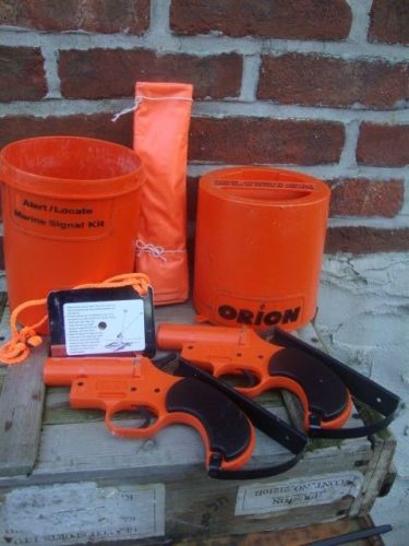 Orion alert/locate marine signal kit two 12 gauge flare pistols