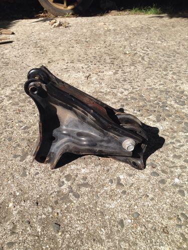 Oem genuine 1994-2001 acura integra b18 rear engine "t" bracket plus rear mount