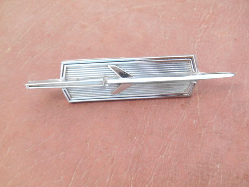 Vintage oldsmobile chrome rocket emblem 386740  nice shine 1 pin