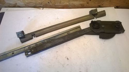 Mercedes w114 front right window crank / guild track 250