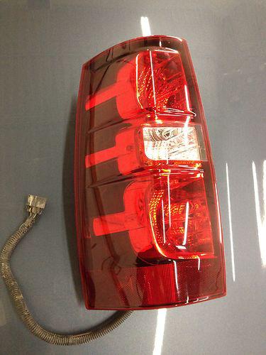 07-13 suburban tahoe left drivers side tail light lamp assembly oem lt ltz z71