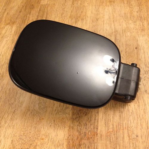 1999-2005 volkswagen jetta oem black fuel filler door gas cap lid (1j0010285j)