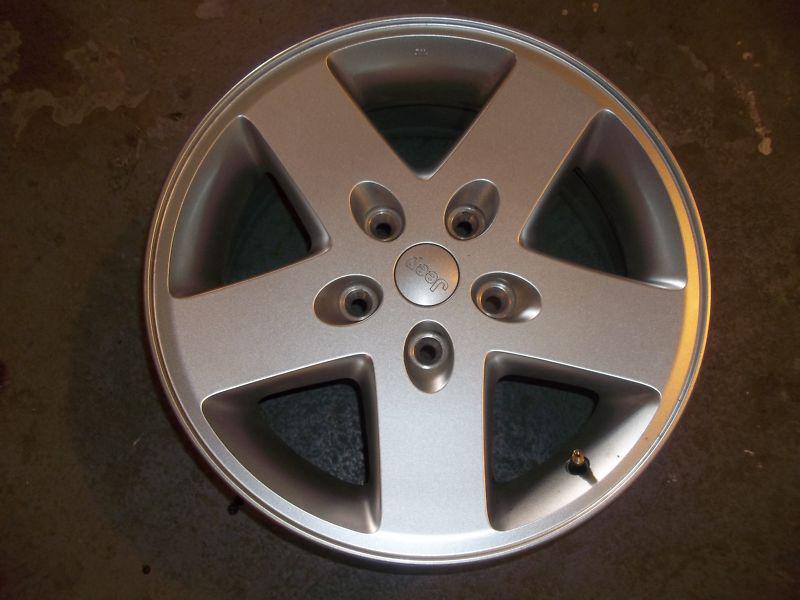 * 17 inch factory alloy rim - jeep / wrangler / rubican / 2006-2013 / nearly new