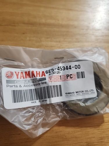 New in bag genuine oem yamaha oil seal cover 6e5-45344-00